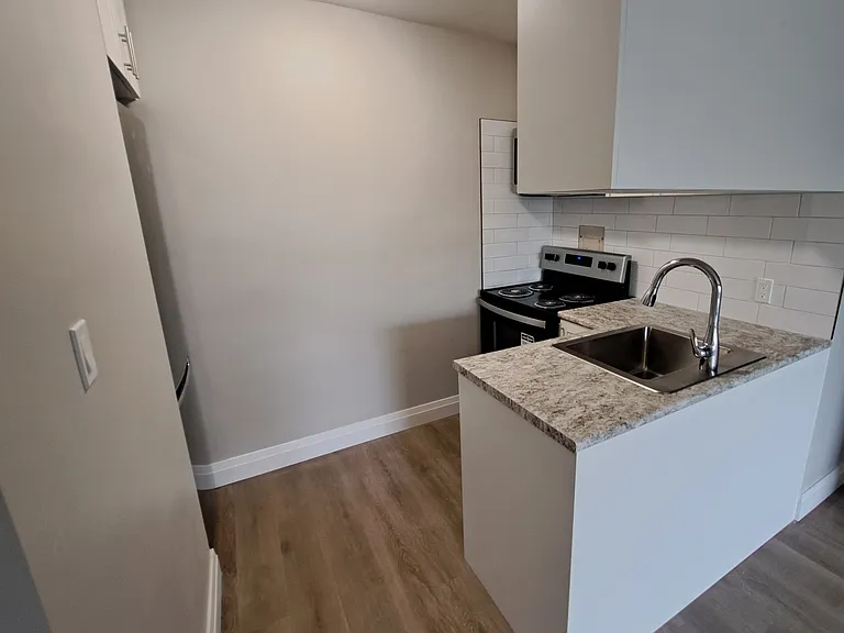 131 Raymond St — Photo 7