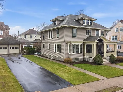 411 Stewart St Photo 1