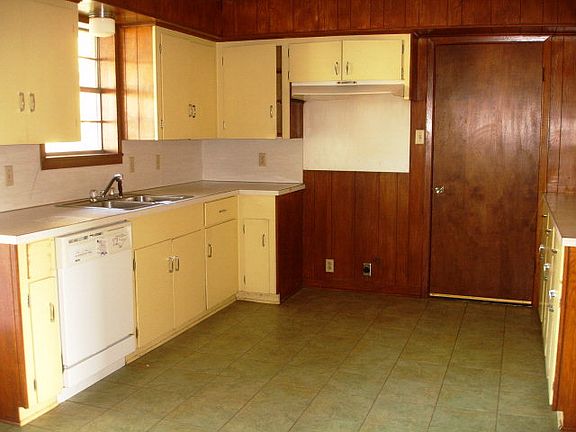 3rd image of 117 Briar Ln