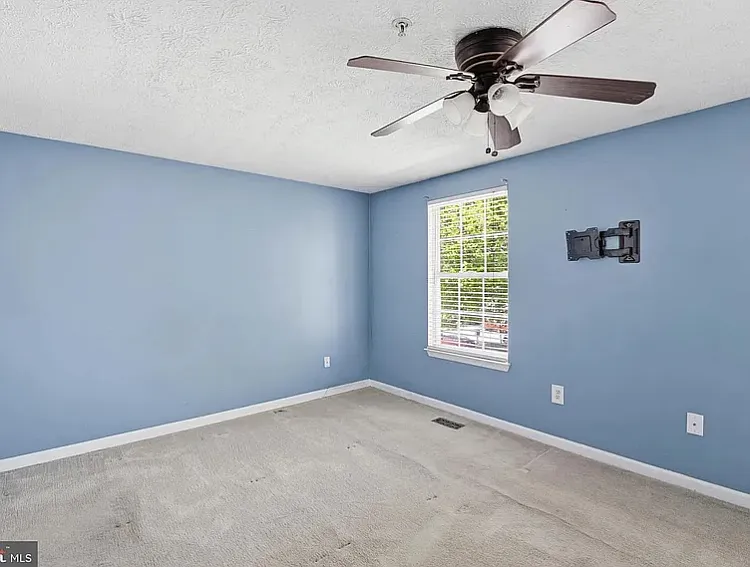 912 Jessicas Ln — Photo 14