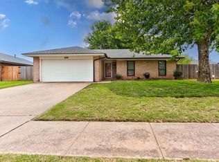 630 S Heights Dr, Mustang, OK 73064