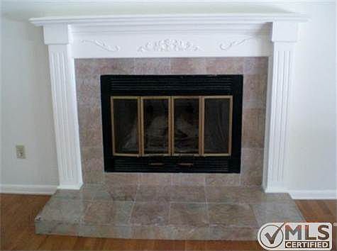 5th image of 806 Woodhaven Ln