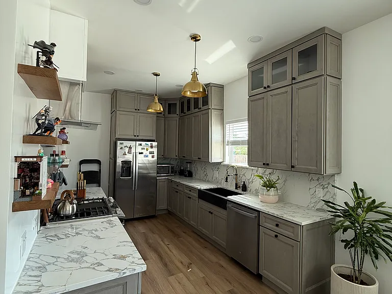 824 Elmwood Dr — Photo 4