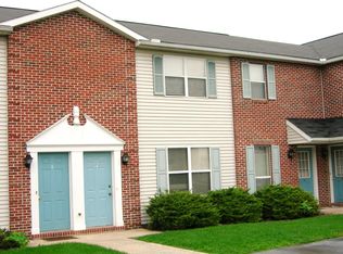 215 Miller Rd APT E, Akron, PA 17501