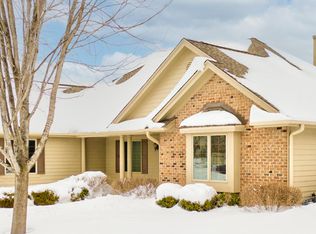 1160 Canary Ln, Grafton, WI 53024