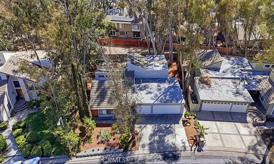 25045 Castlewood