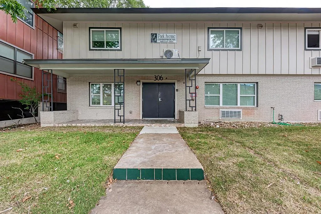 2 bed, 700 sqft, $1,500 — Photo 1