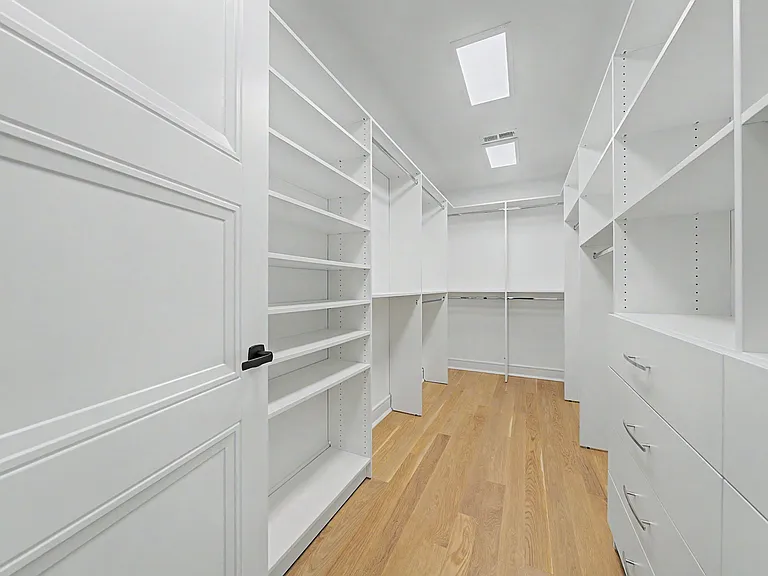 67 Westervelt Pl — Photo 8