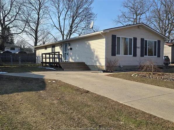 302 Summerset Ave, Kingsville, ON N9Y 2B9