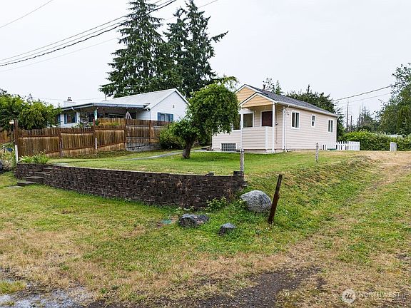 5th image of 416 Skylark Drive W