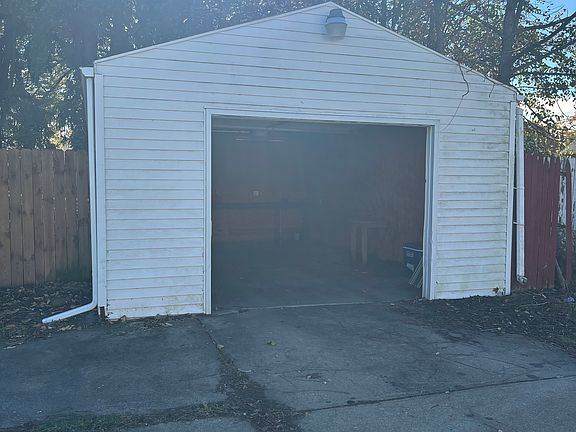 3rd image of 2551 Baldwin Ave NE