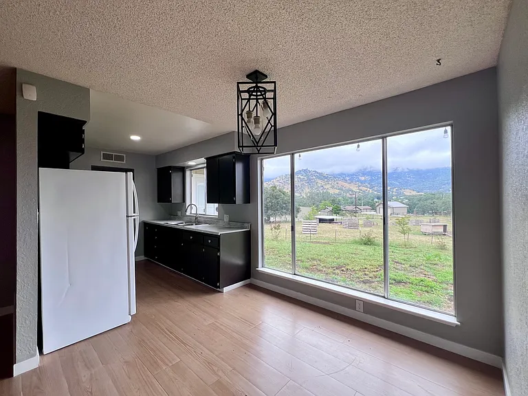 28562 Burrough Valley Rd — Photo 16