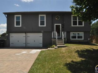 2325 SE 28th St, Topeka, KS 66605