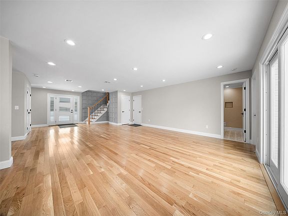 5th image of 25 Furrow Lane