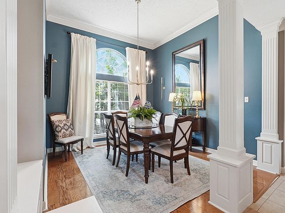 4th image of 55 Linda Cir