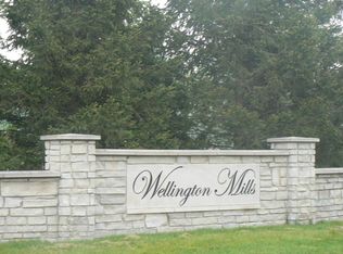 108 Barrington Dr, Hebron, OH 43025