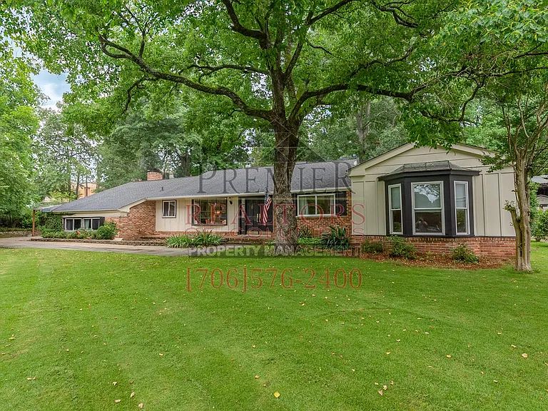 3520 Algonquin Dr — Photo 1