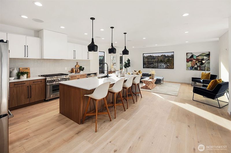 4th image of 5248 23rd Avenue SW