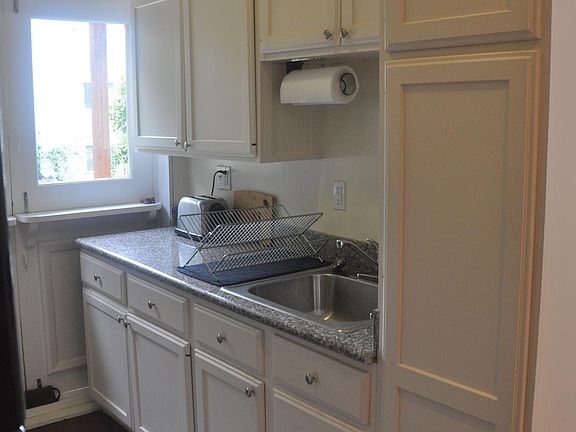 5th image of 1429 Sacramento St