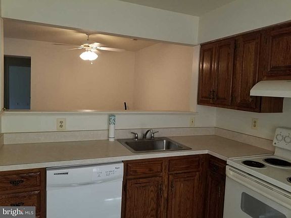 3rd image of 7806 Waverley Mill Ct #5