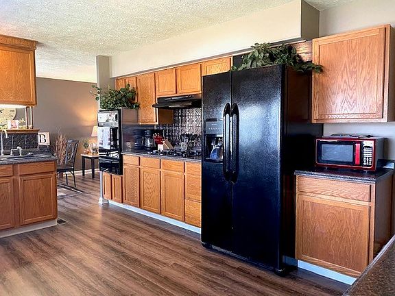 5th image of 1701 Hillcrest Dr E