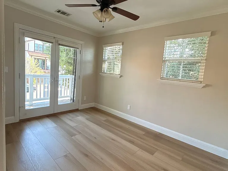 738 Peters Ave — Photo 11