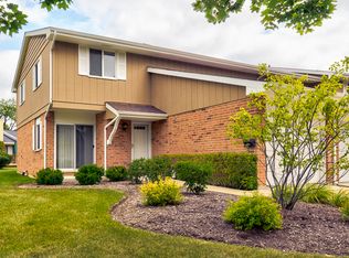 1055 Heathrow Ct, Wheaton, IL 60189