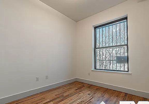 3rd image of 465 Park Pl #1