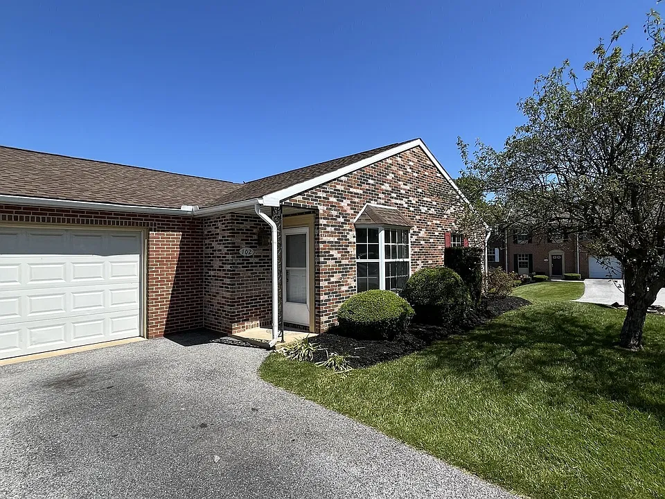902 Apple Valley Dr