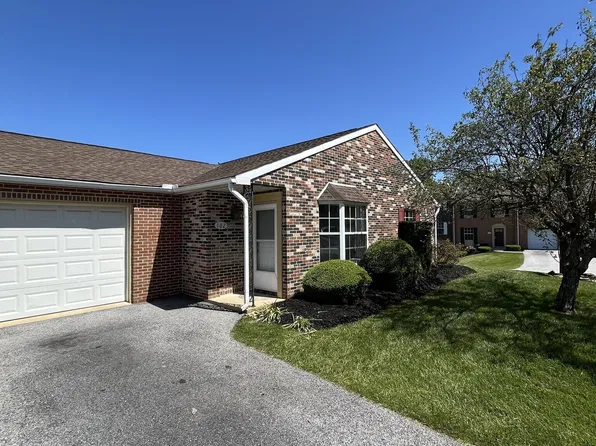 902 Apple Valley Dr, Red Lion, PA 17356