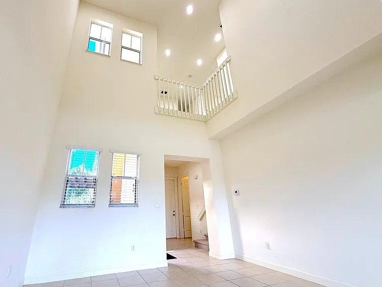 685 Pacific Grove Dr #2 — Photo 23