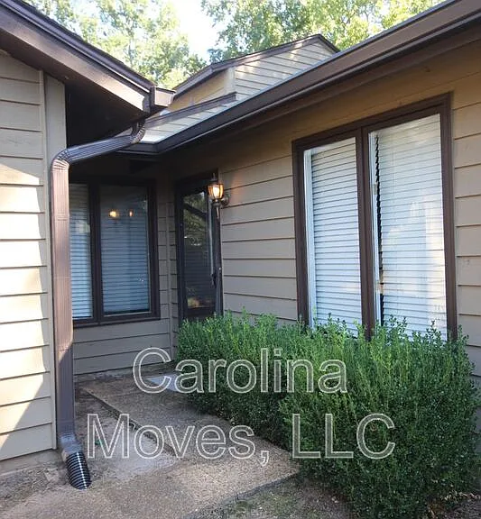 324 Skylark Cir — Photo 1