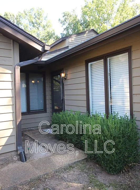 324 Skylark Cir
