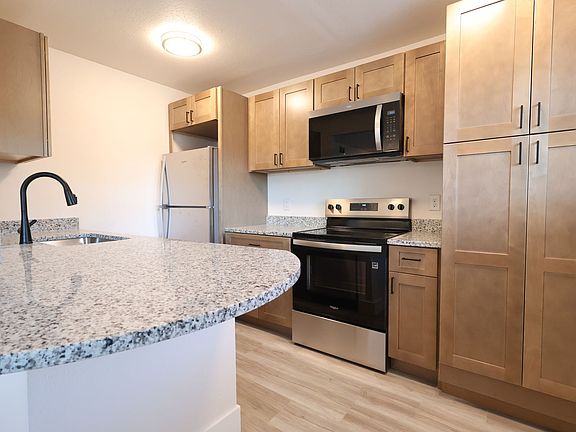 5th image of 3021 Pestalozzi St APT 201