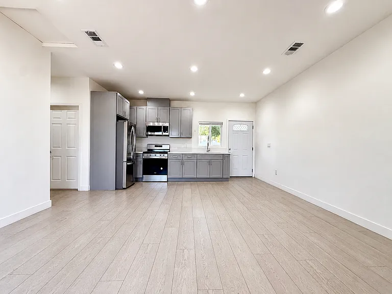 10723 Rhodesia Ave — Photo 1