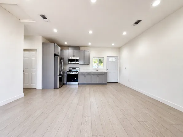 10723 Rhodesia Ave, Sunland, CA 91040