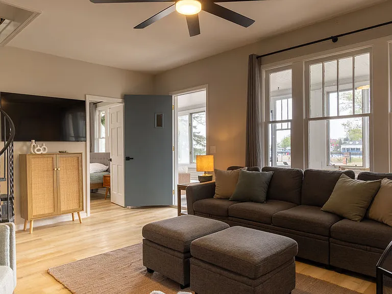 848 S Harbor Dr — Photo 6