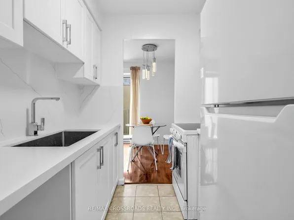 8 Kingsbridge Ct #407, Toronto, ON M2R 1L5