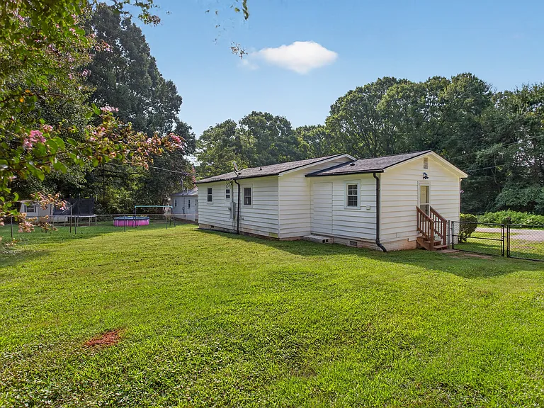 1315 Phyllis Dr — Photo 27