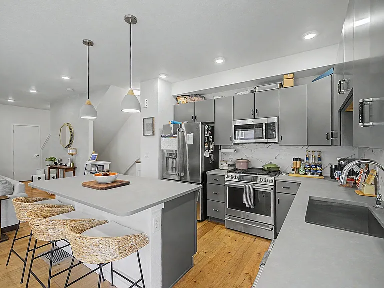 570 W Amherst Ave — Photo 11