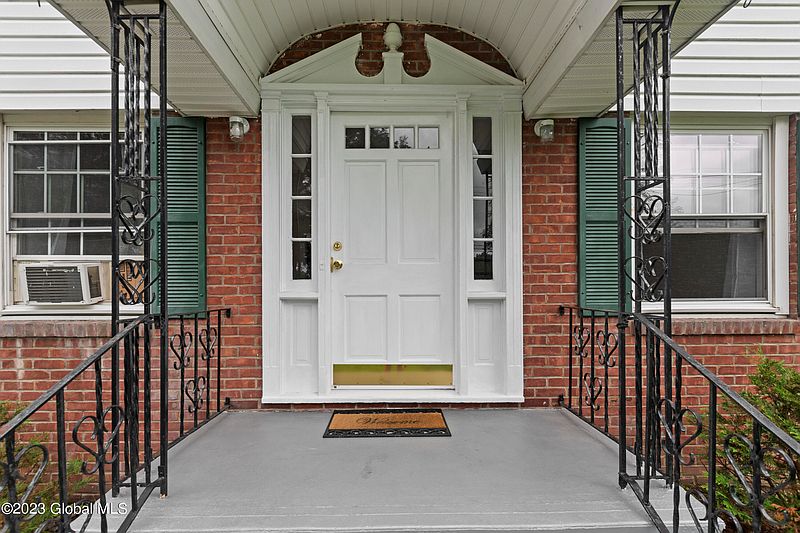 3rd image of 1477 Saratoga Road
