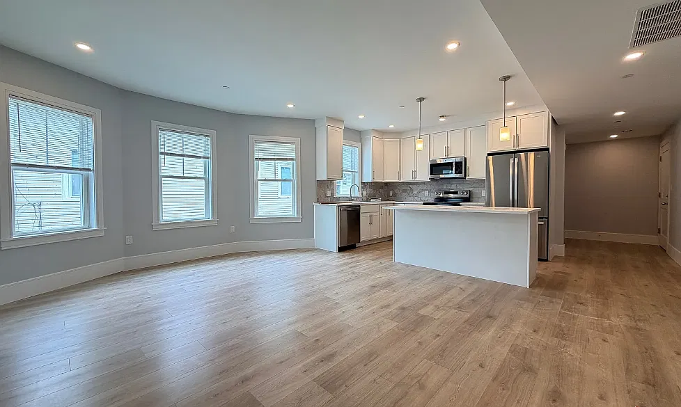 3 bed, 9999 sqft, $4,800 — Photo 2