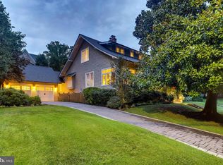 2801 Lorcom Ln, Arlington, VA 22207