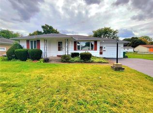 55 Fleetwood Dr, Rochester, NY 14609