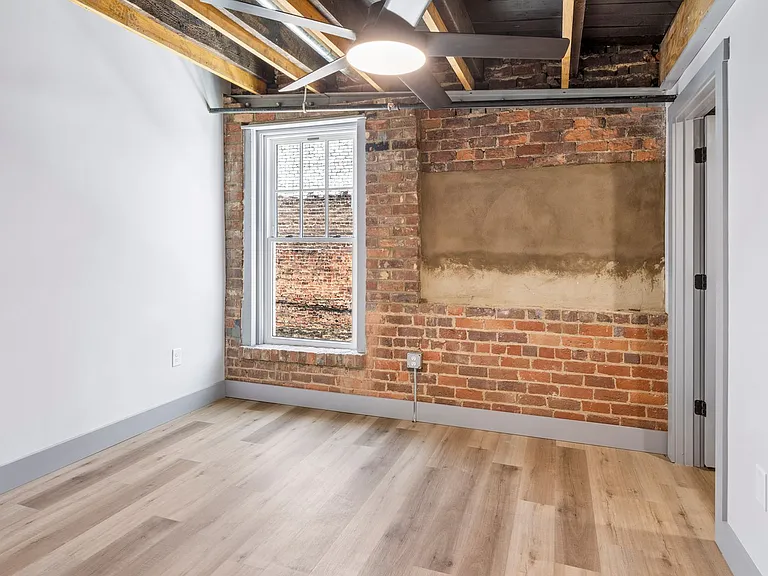 213 E Main St — Photo 39