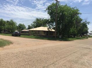 302 S Lyon St, Roby, TX 79543