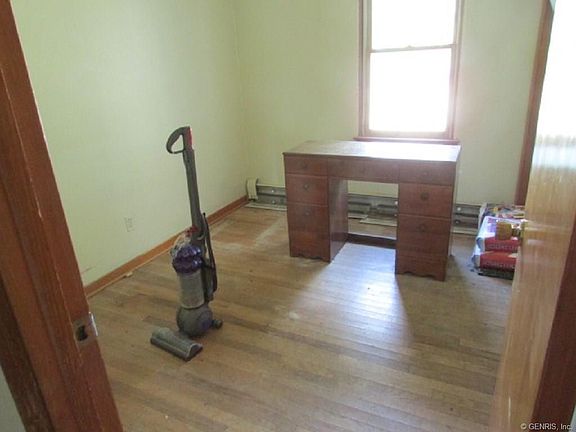 3rd image of 209 Ovid St