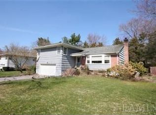 6 Pinewood Rd, White Plains, NY 10605