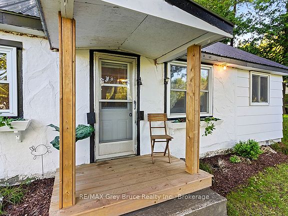2nd image of 609 Stokes Bay Rd
