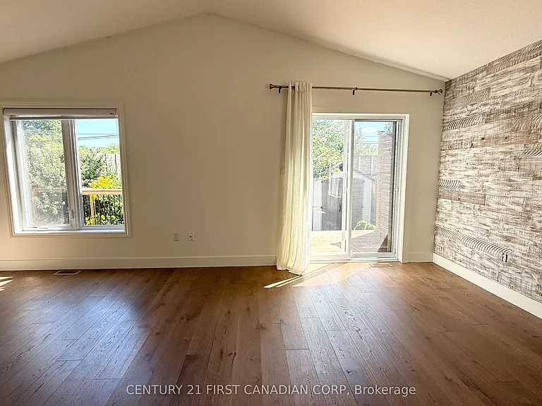 197 Baxter St — Photo 13